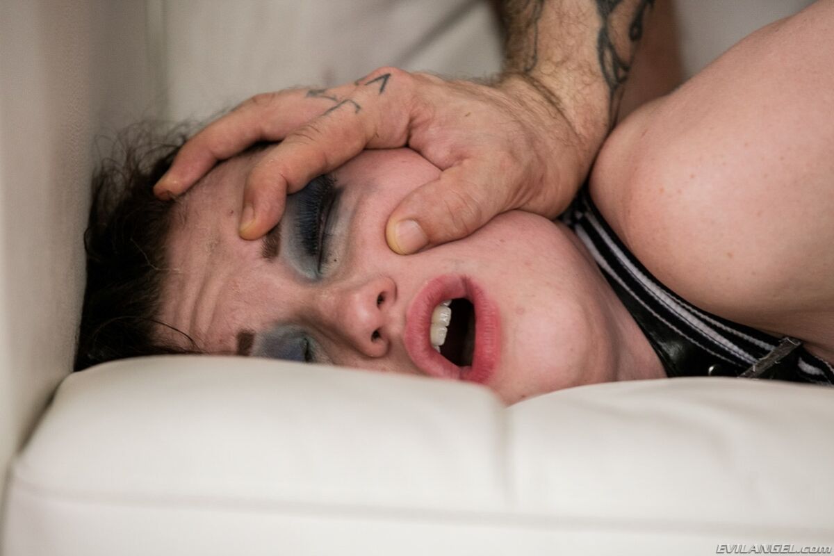 SUBMISSIVE, SQUIRTING HAILEY'S HOOKUP