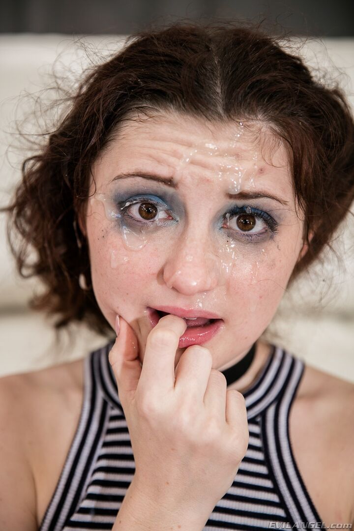 SUBMISSIVE, SQUIRTING HAILEY'S HOOKUP