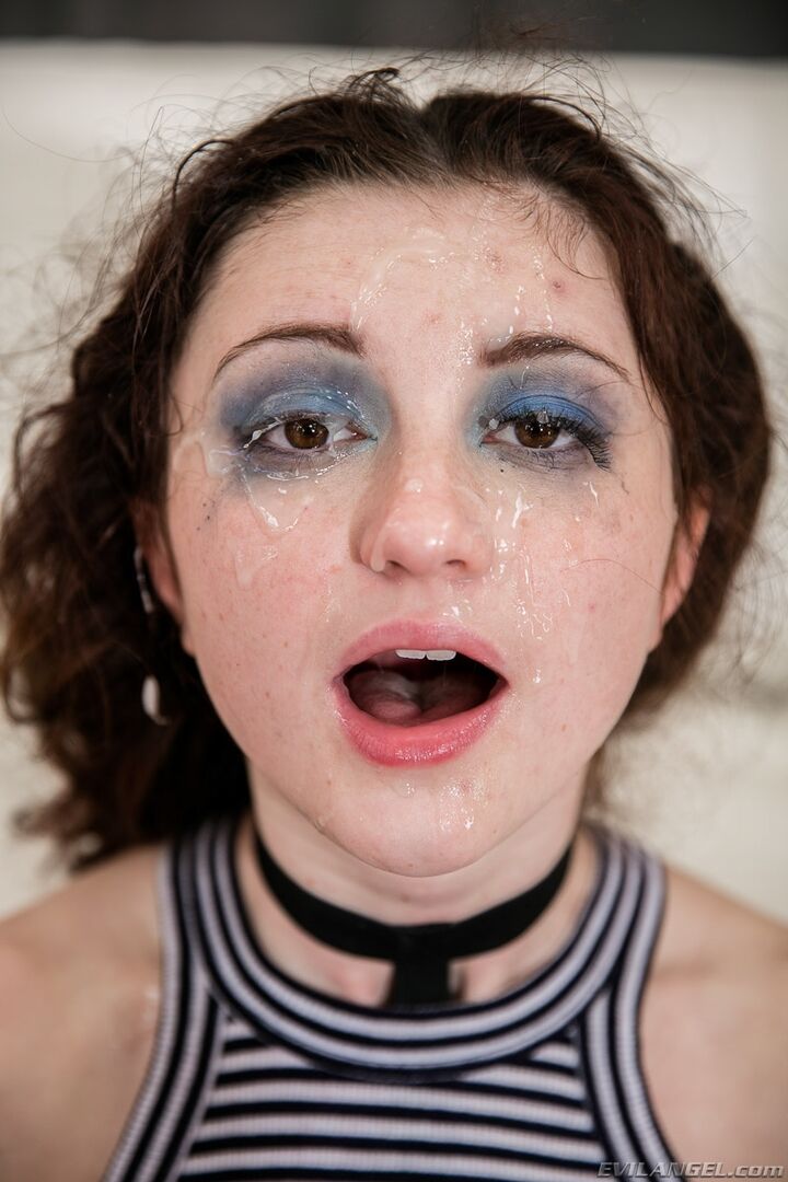SUBMISSIVE, SQUIRTING HAILEY'S HOOKUP