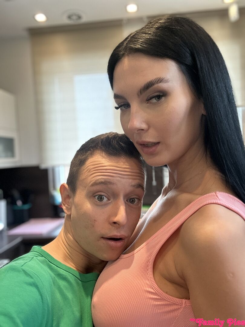 Maybe If You Eat This Pussy Youll Grow Taller - S32:E2