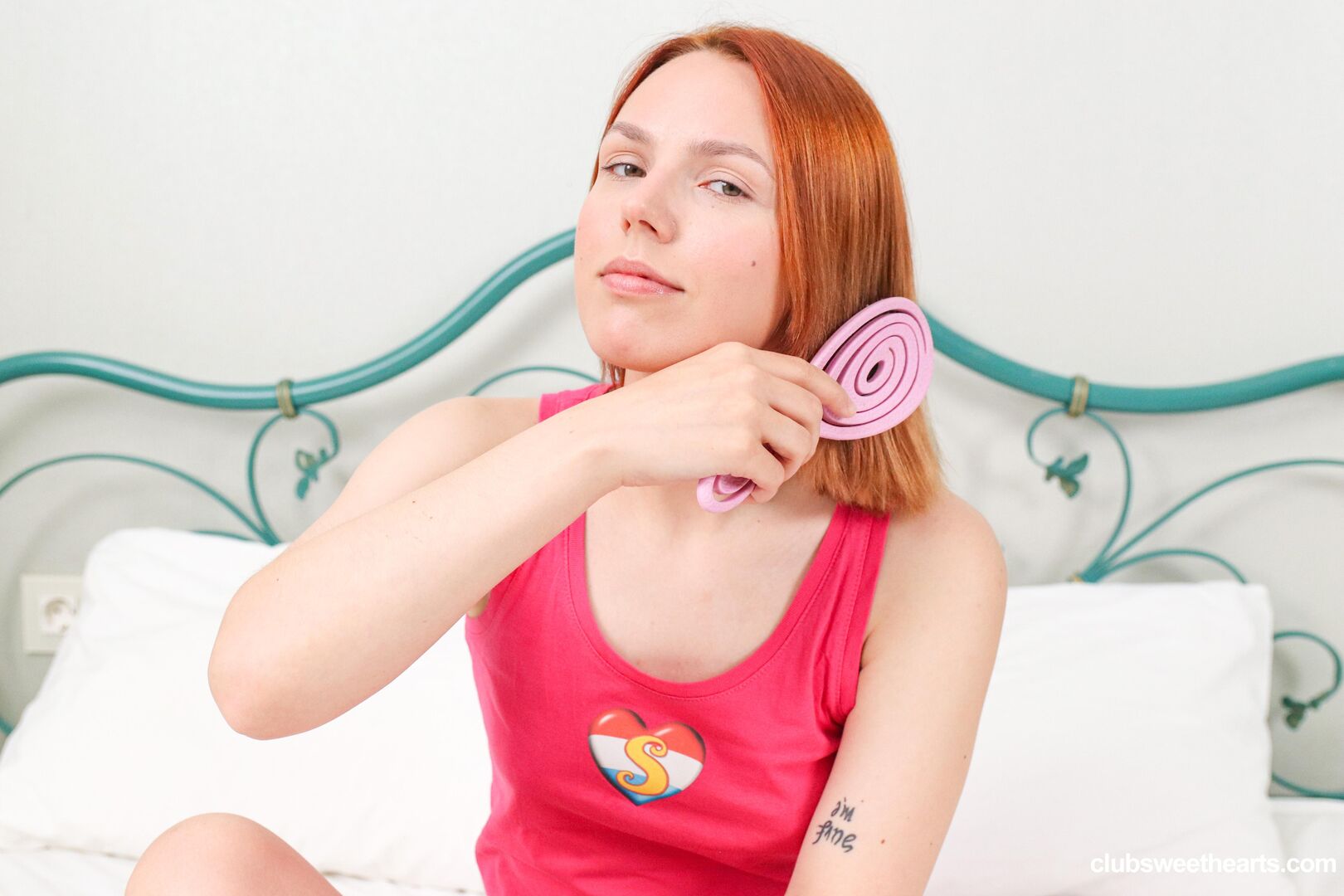 Violet Clarke turns her cute clit pink