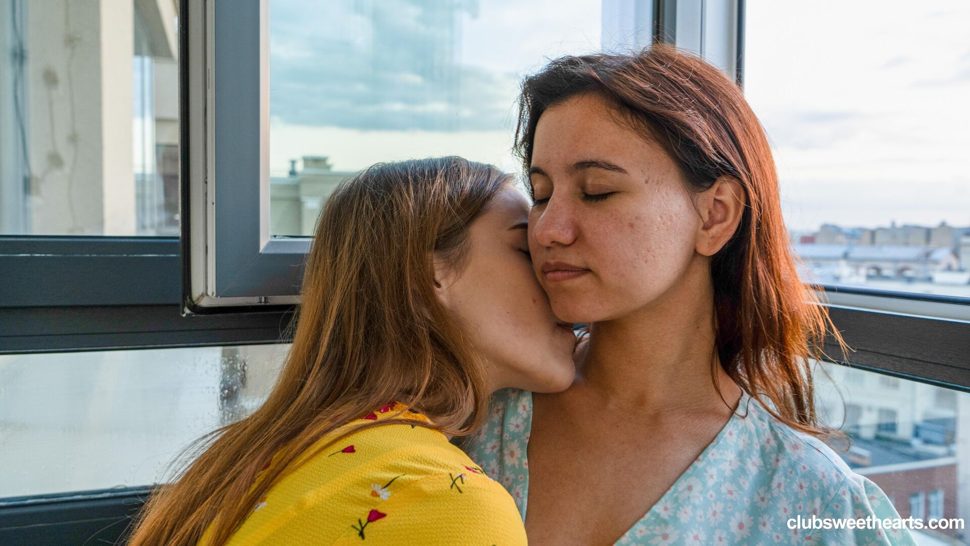 Lesbians scissor first thing in the morning