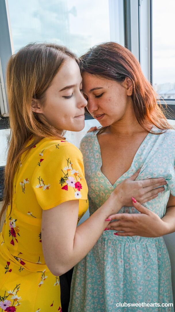 Lesbians scissor first thing in the morning