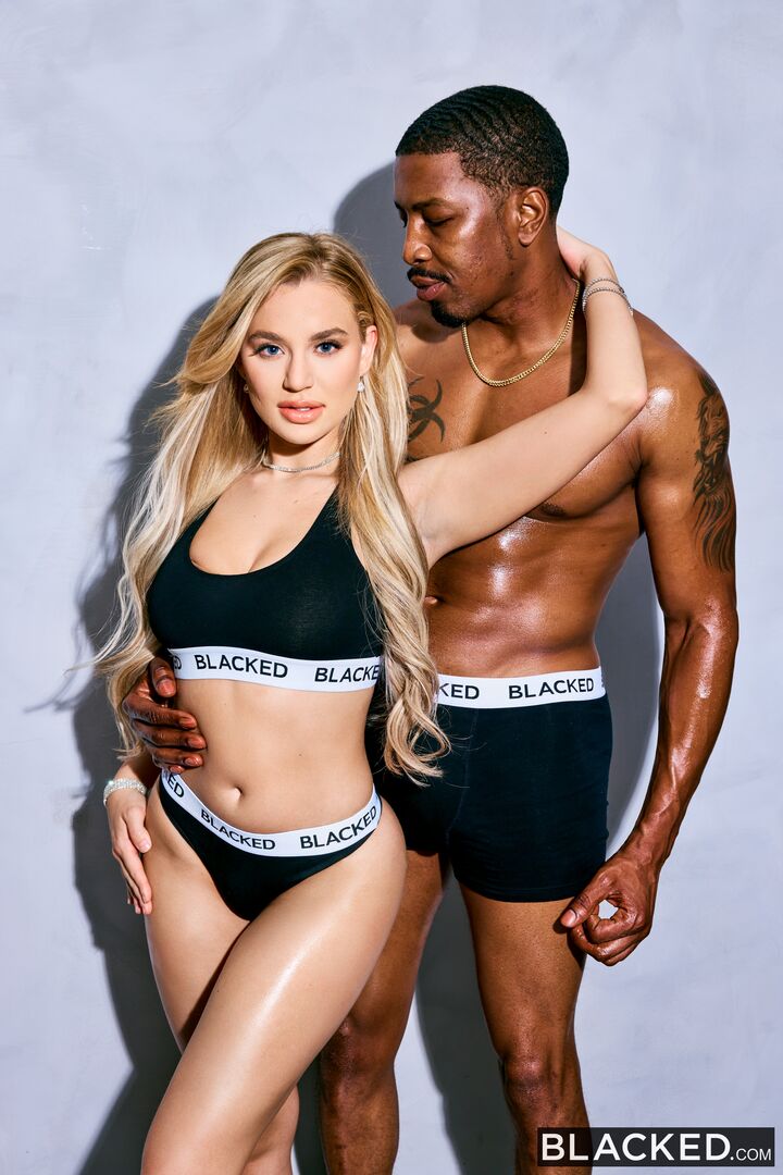 Stacked Blonde Wifey Blake Begs For His Thick BBC