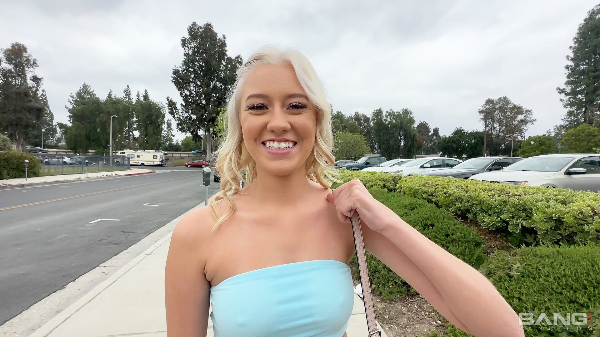 19 Y/O Skyler Storm Gets Her Shaved Pussy Creampied