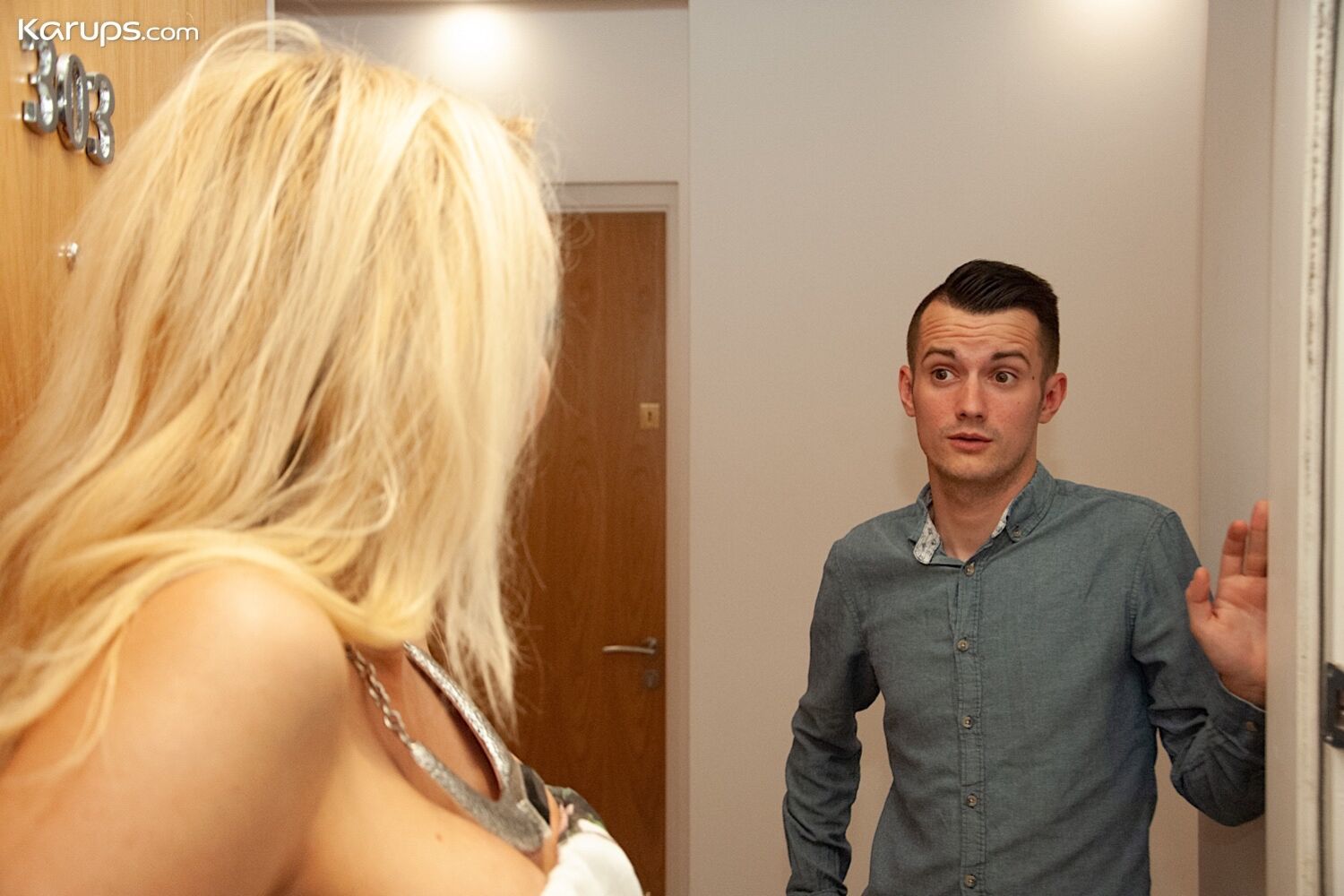 MEATING HIS GIRLFRIEND'S MOM