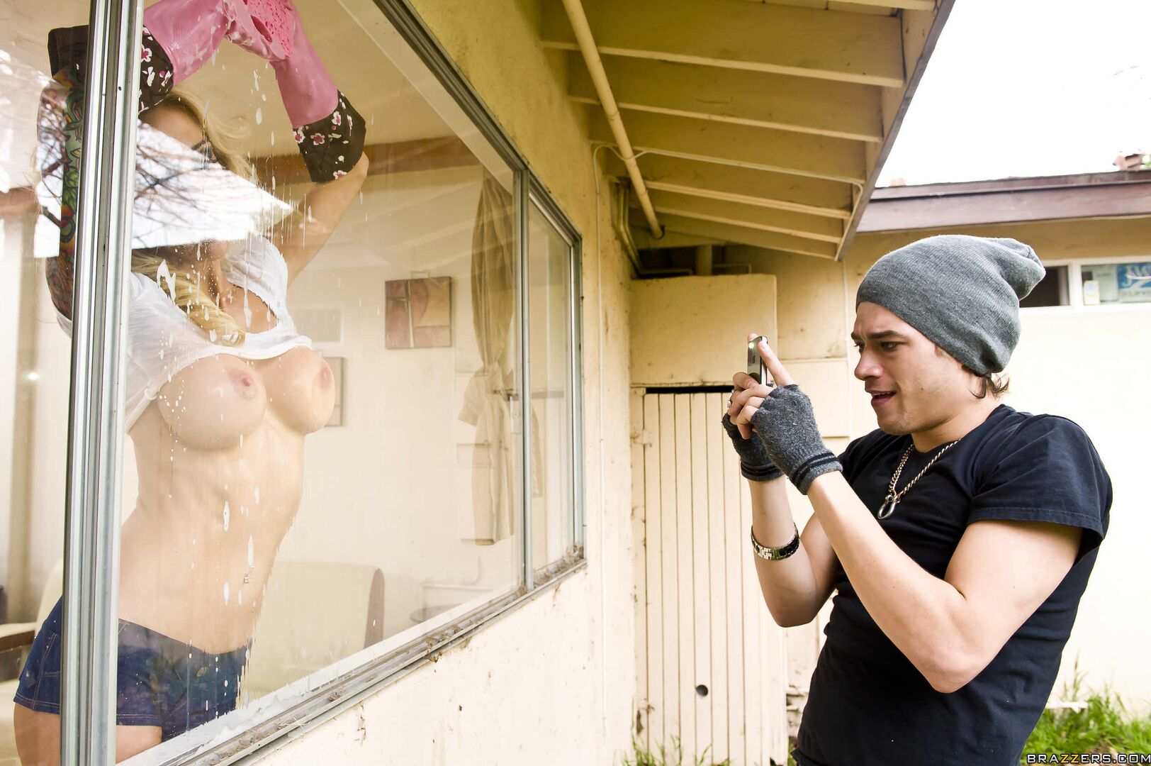 Peeping Tom Peeping Mom
