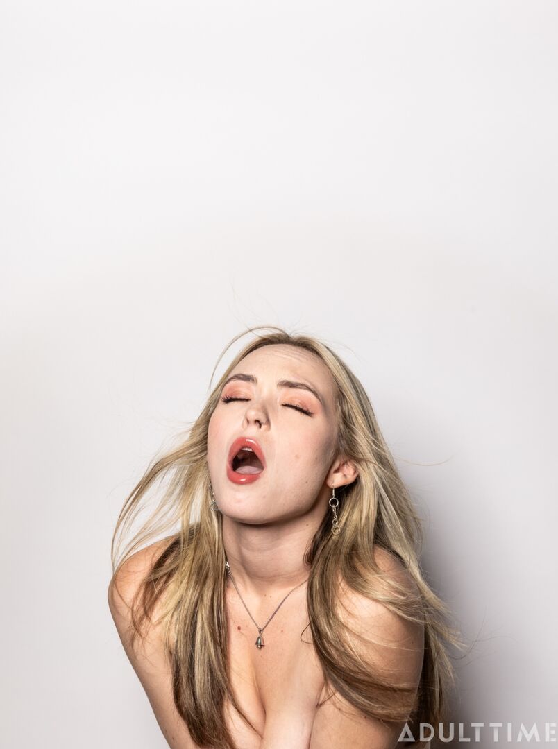 How Women Orgasm - Lilly Bell