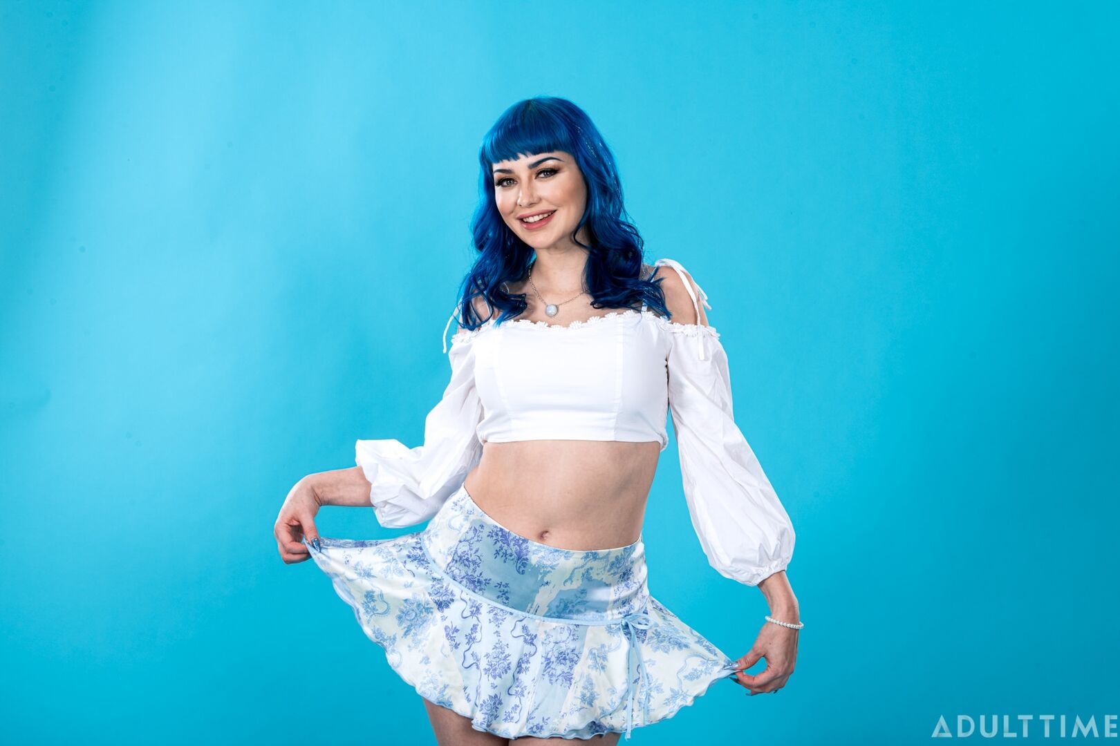 Up Close With Jewelz Blu
