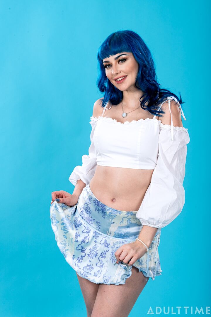 Up Close With Jewelz Blu