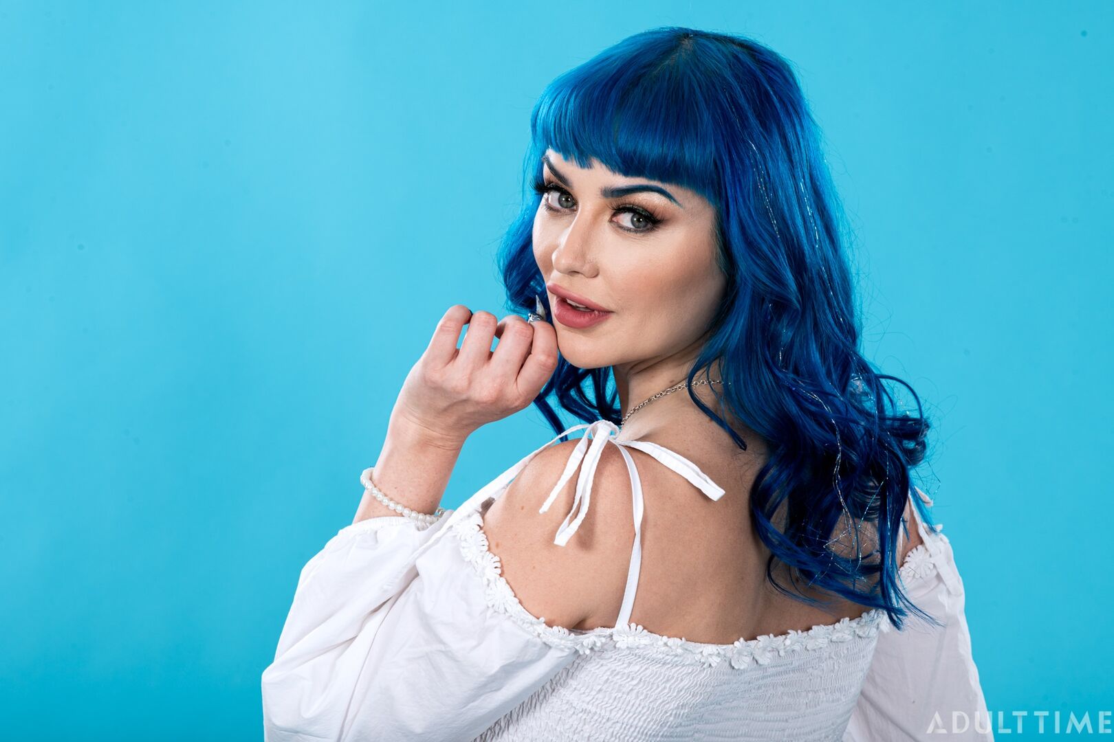 Up Close With Jewelz Blu