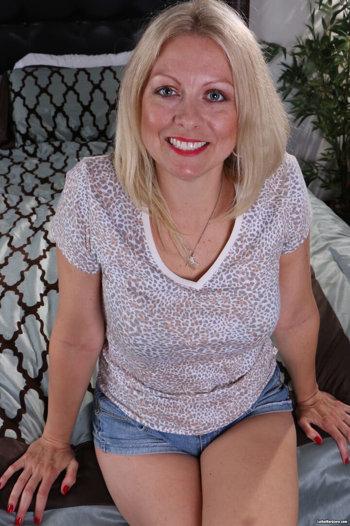 Hot Blonde Milf Has Intense Session With Son's Friend