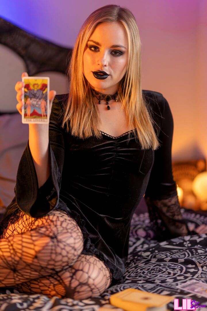 Goth Girl Put A Spell On Me - S2:E4
