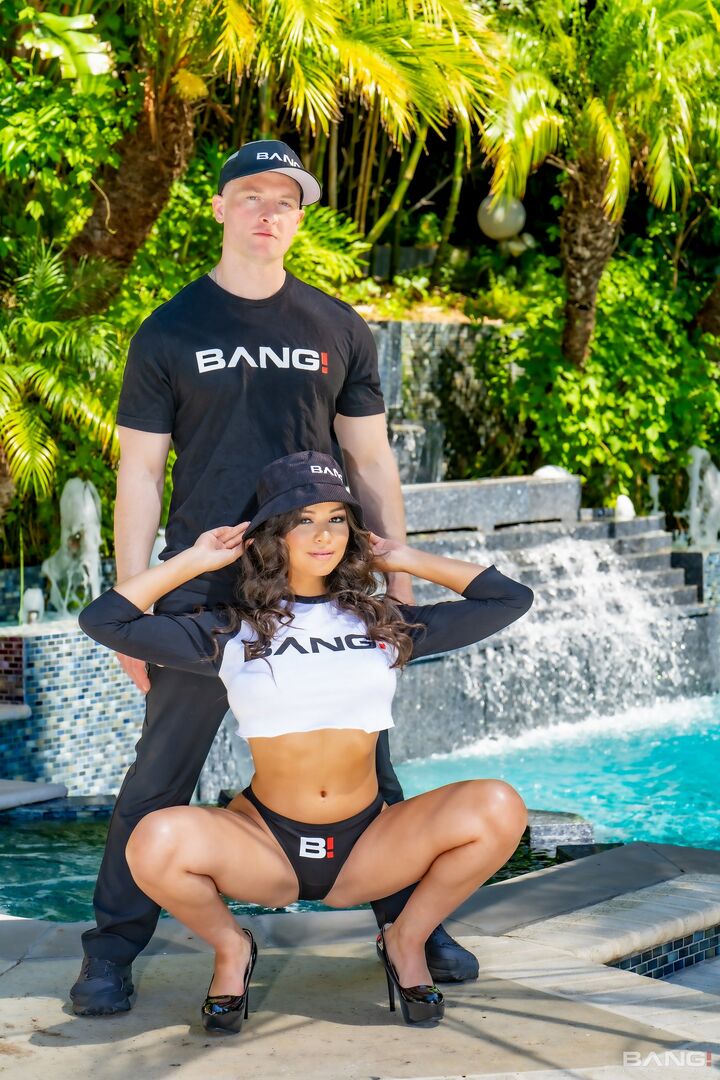 Scarlett Alexis Loves Getting Her Ass Fucked