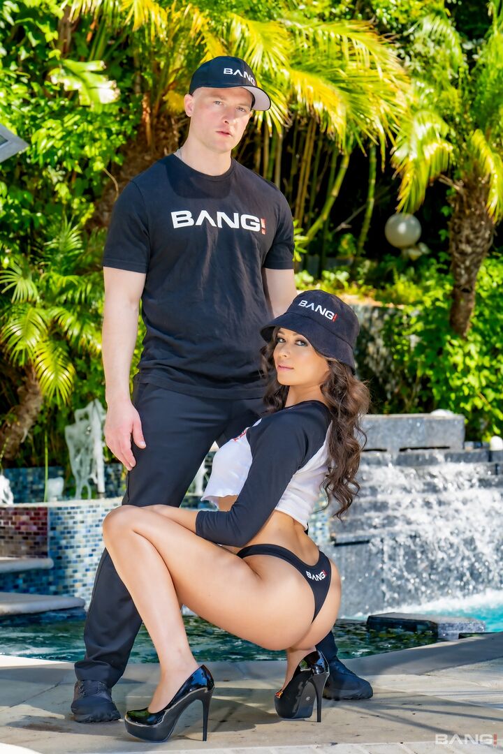 Scarlett Alexis Loves Getting Her Ass Fucked