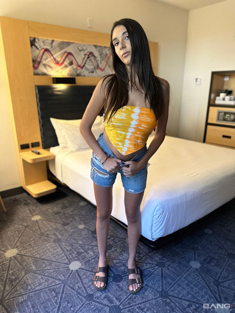 Aria Sloane Gets Her Shaved Pussy Filled With Cum