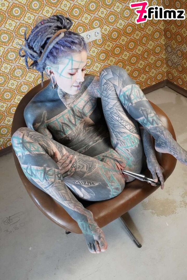 Tattooed TEEN testing FUCK MACHINE with her ANAL