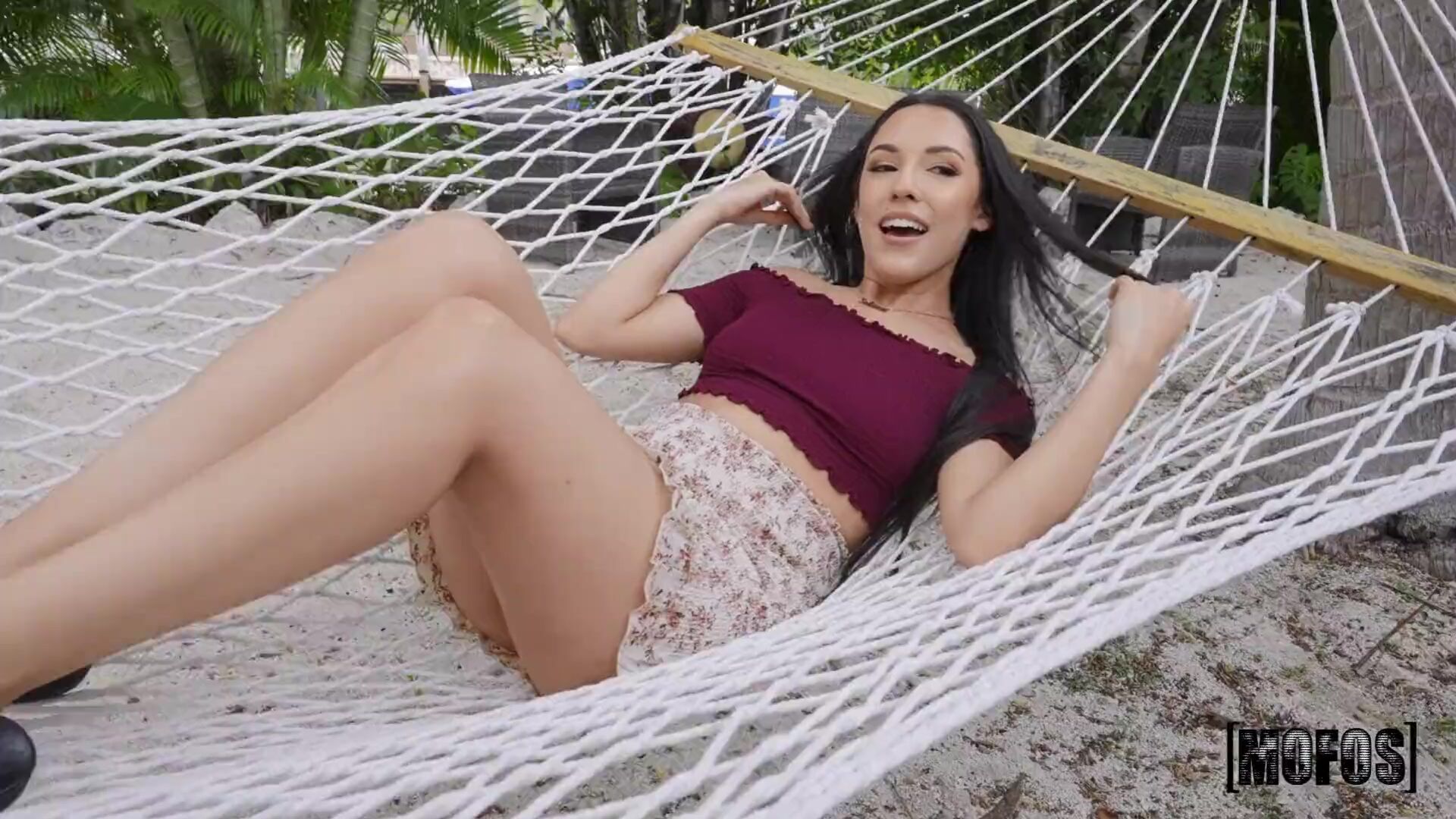 Sexy Selena Gets Fucked Until She Squirts