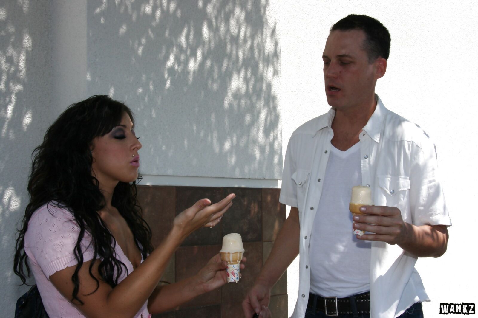Sexy Cougar Ricki White Gives The Goods To Joe Blow