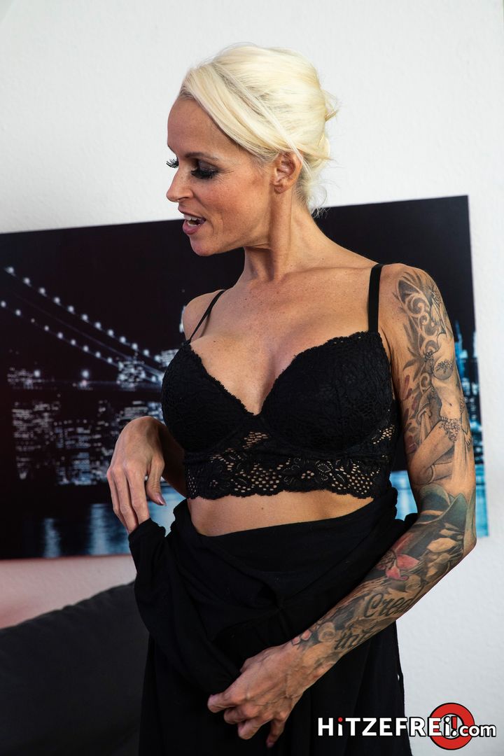 Hot date with horny MILF