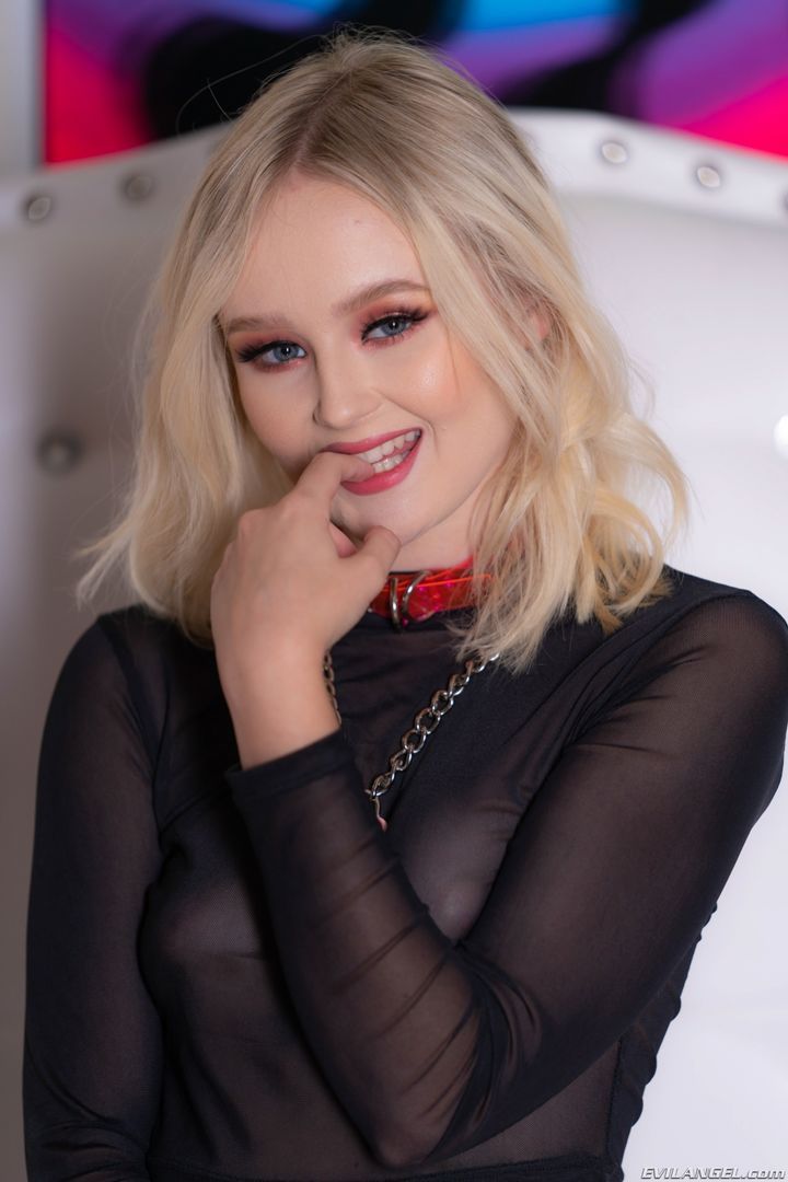 Blonde Natalia: Fuck, BJ & Cum Facial