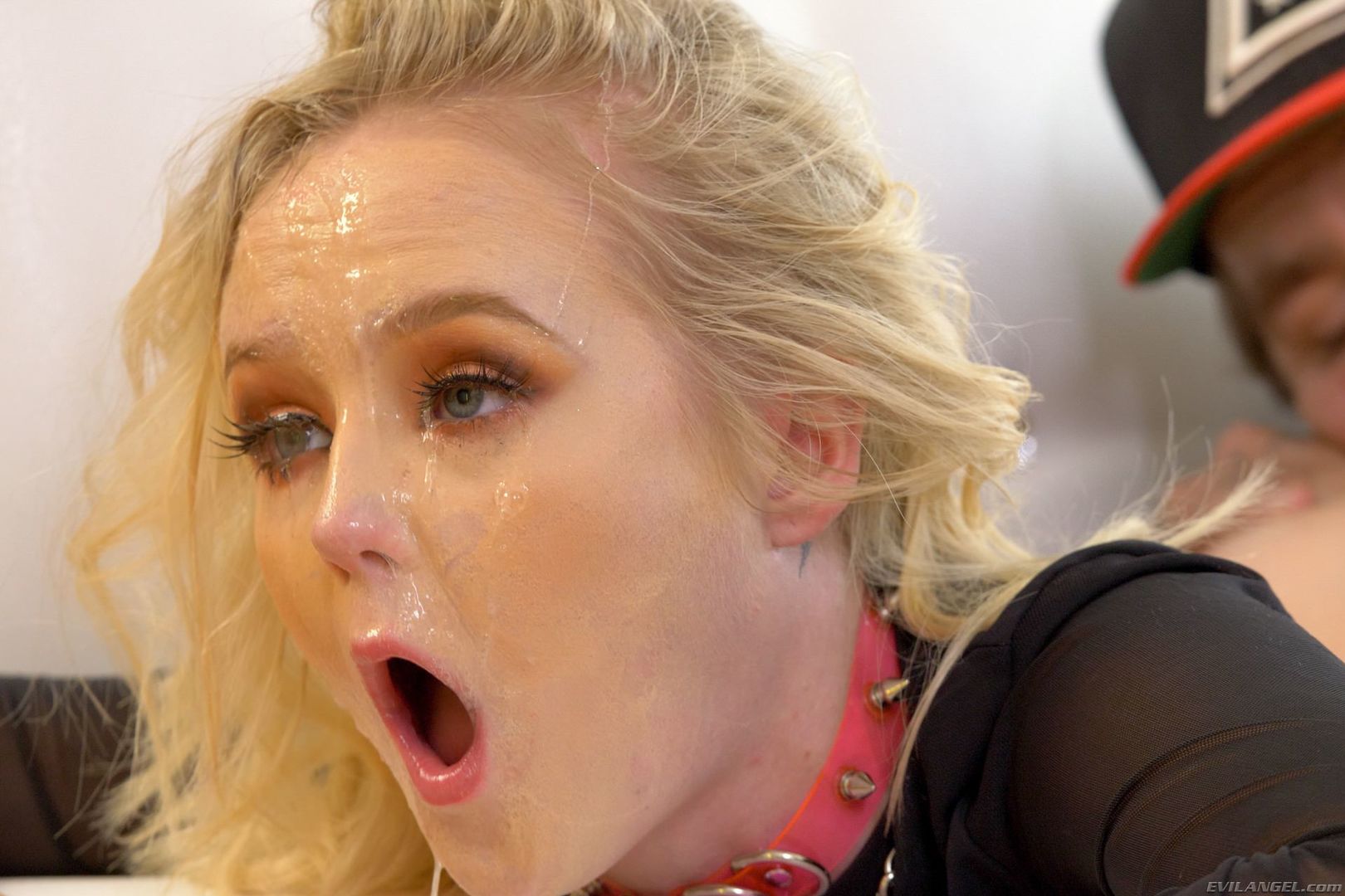 Blonde Natalia: Fuck, BJ & Cum Facial