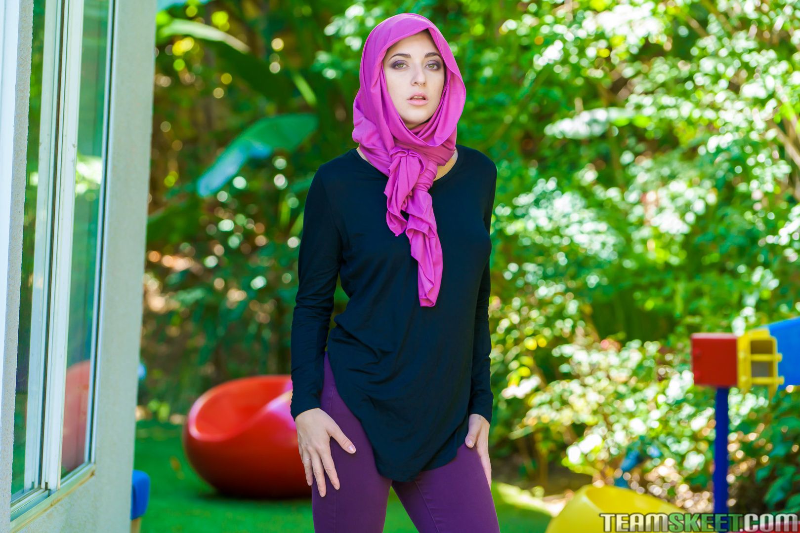 Horny Hijab Girl Unveils Her Asshole