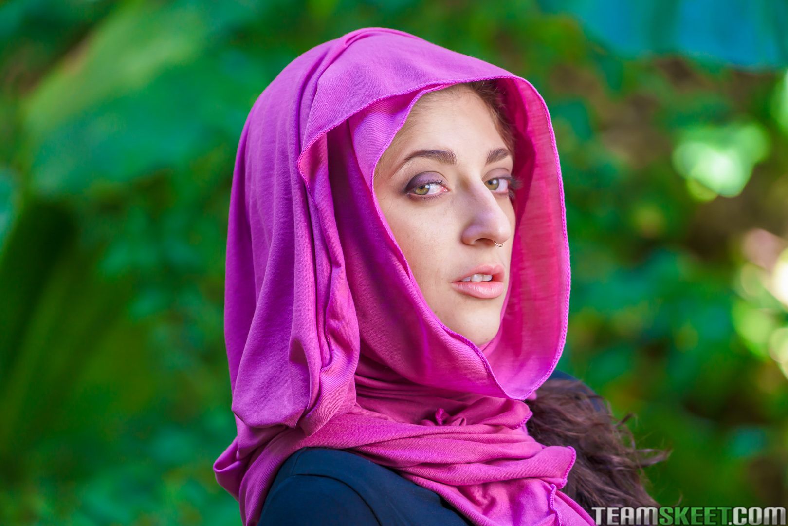 Horny Hijab Girl Unveils Her Asshole