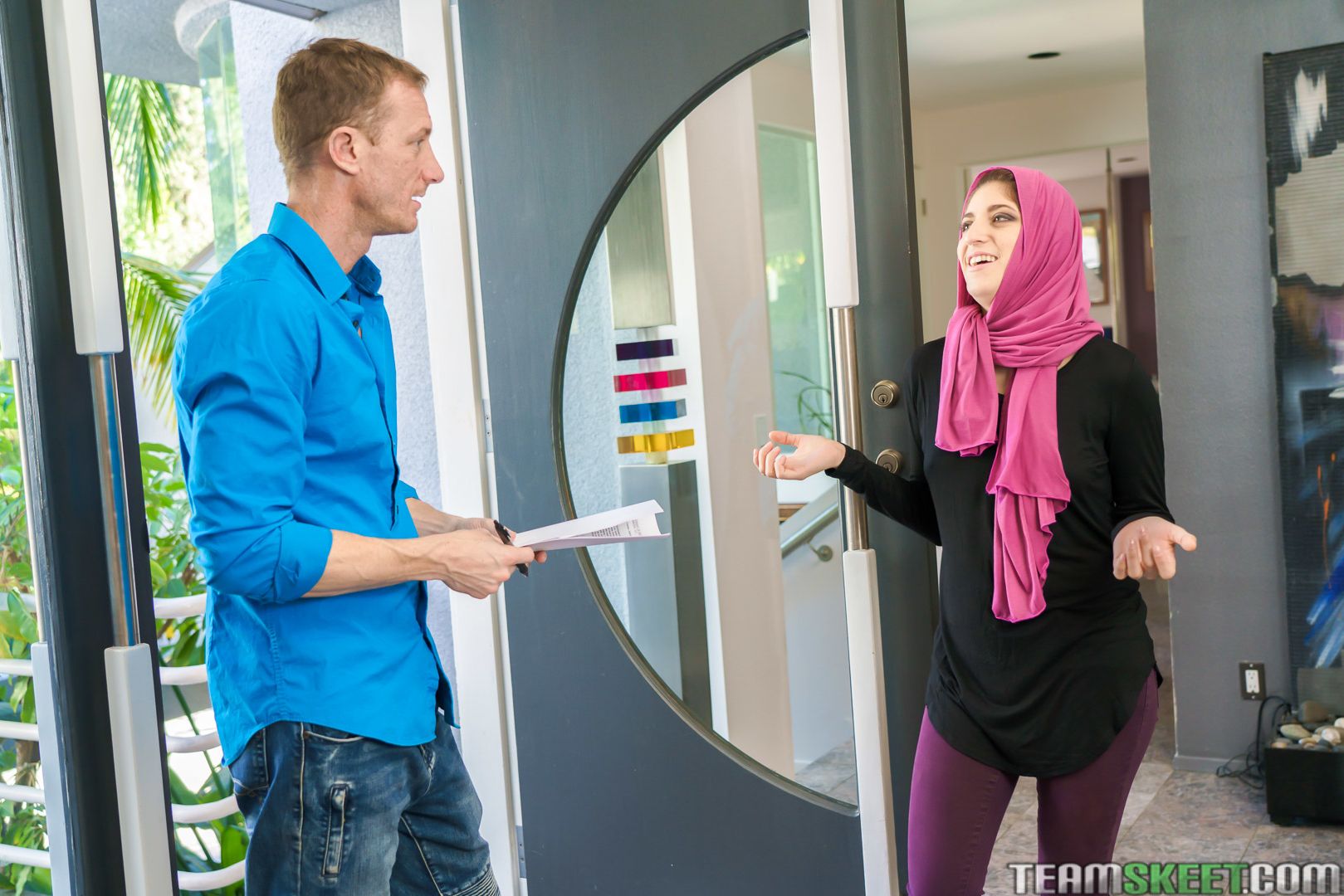 Horny Hijab Girl Unveils Her Asshole