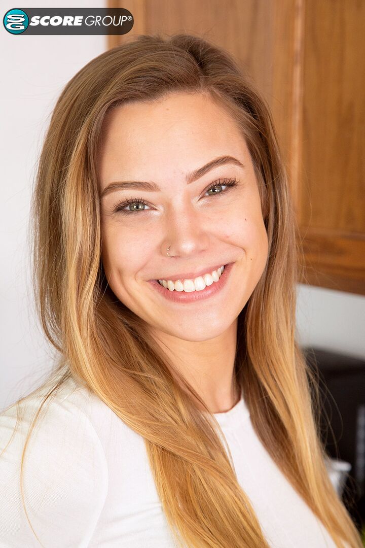 COLLEGE STUDENT AVERY SMILES AS SHE SPREADS HER HAIRLESS CUNT IN THE KITCHEN.