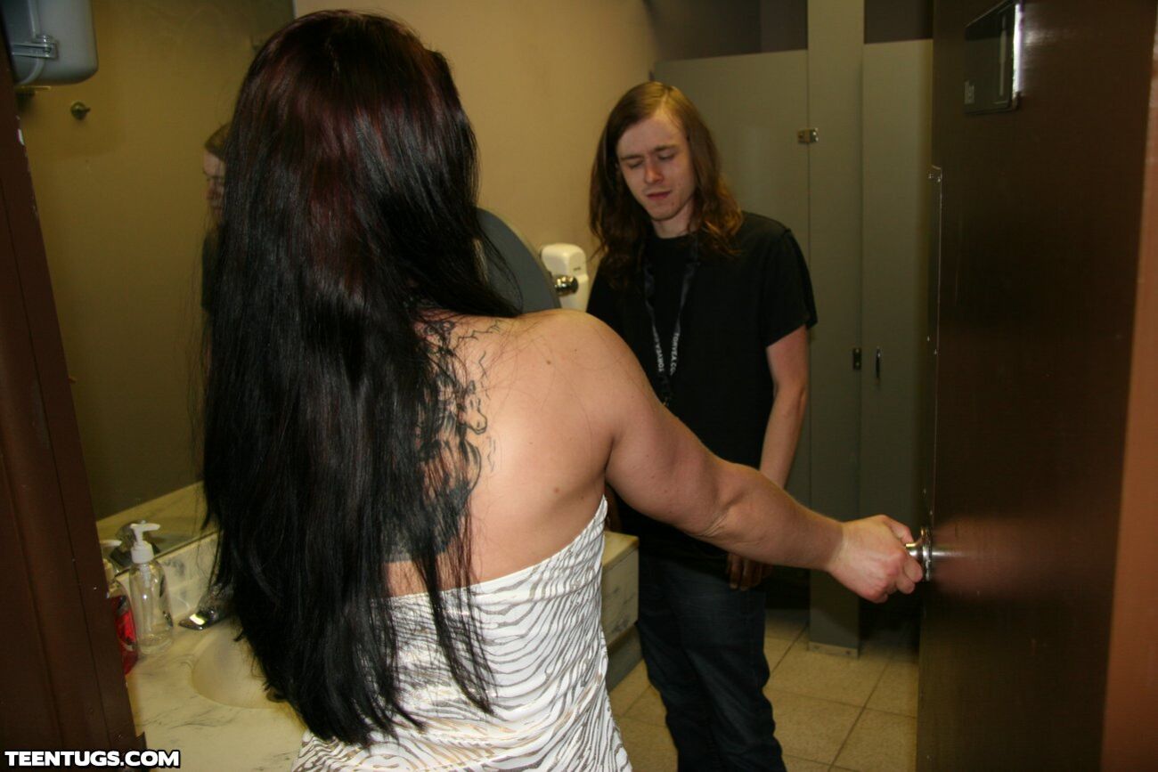Cheyenne Jewel Sperm Spurt