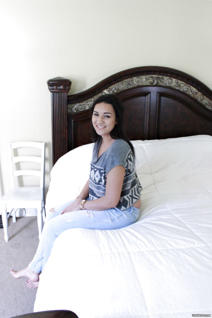 Cute Teen With A Nice Smile Wants To Show Off Her Dick Suckin