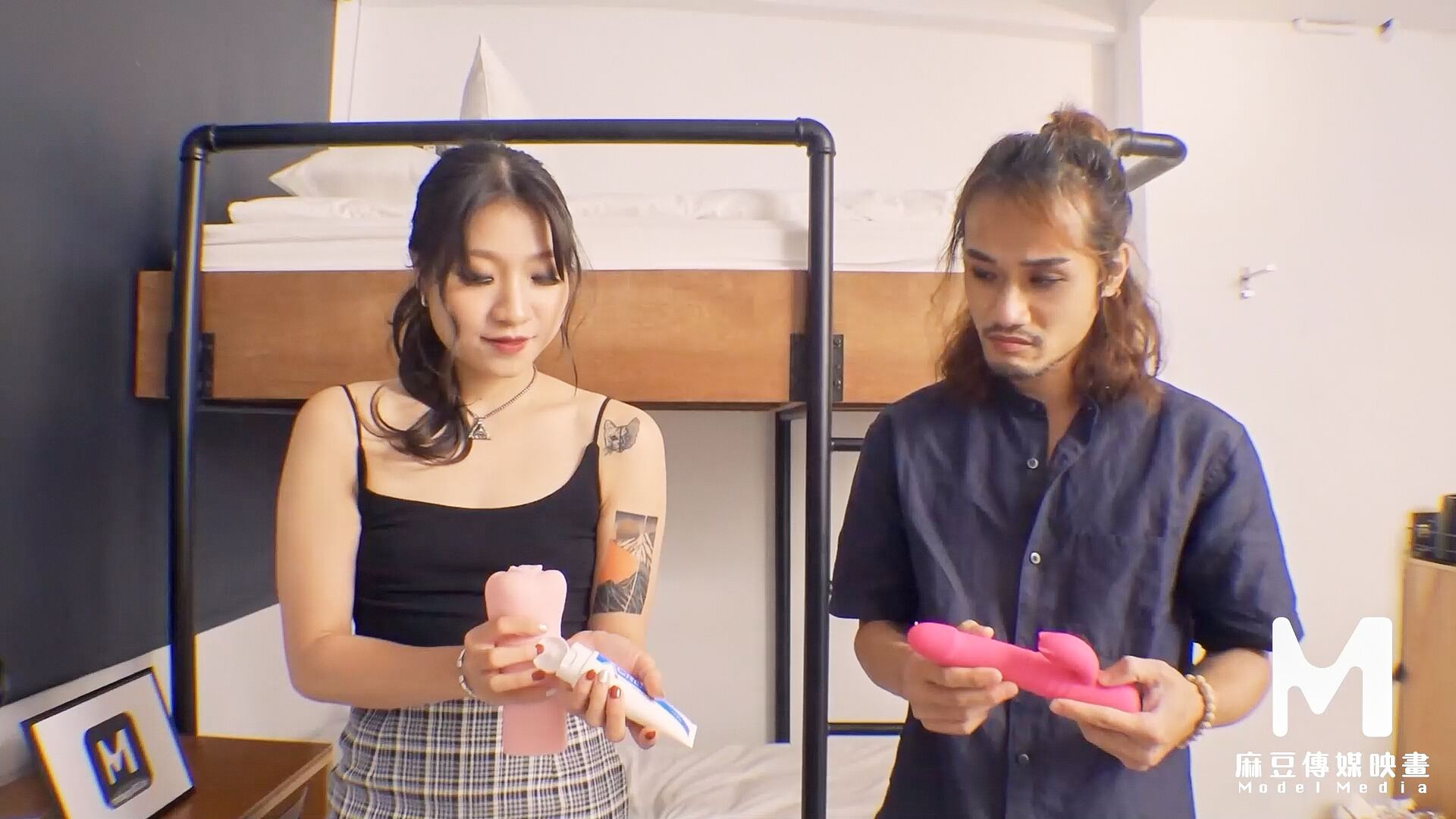 Horny Hostel - Real Airplane Cup Showdown Human Massage Cock