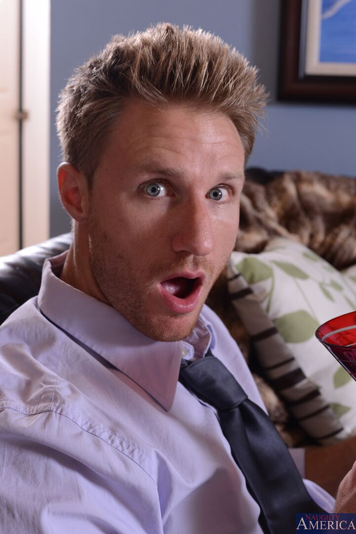 Rahyndee James fucking in the bed with her outie pussy