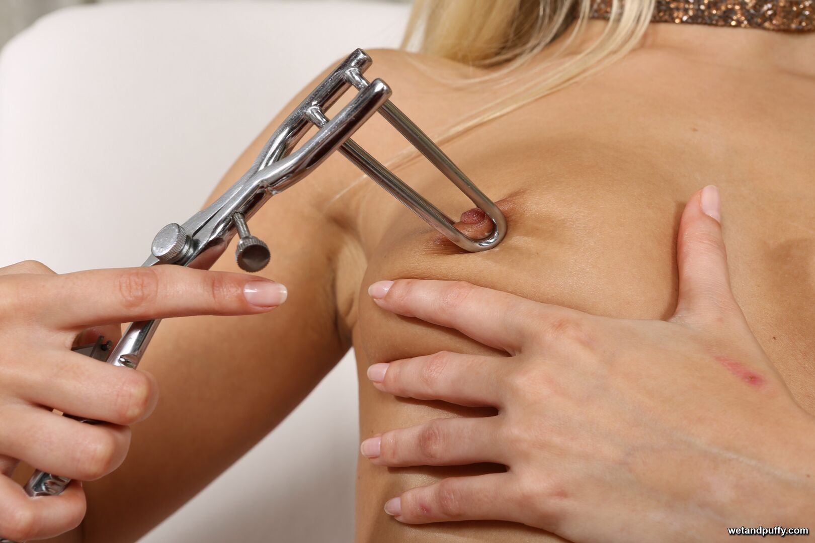 LOLA — SPECULUM PUSSY GAPE