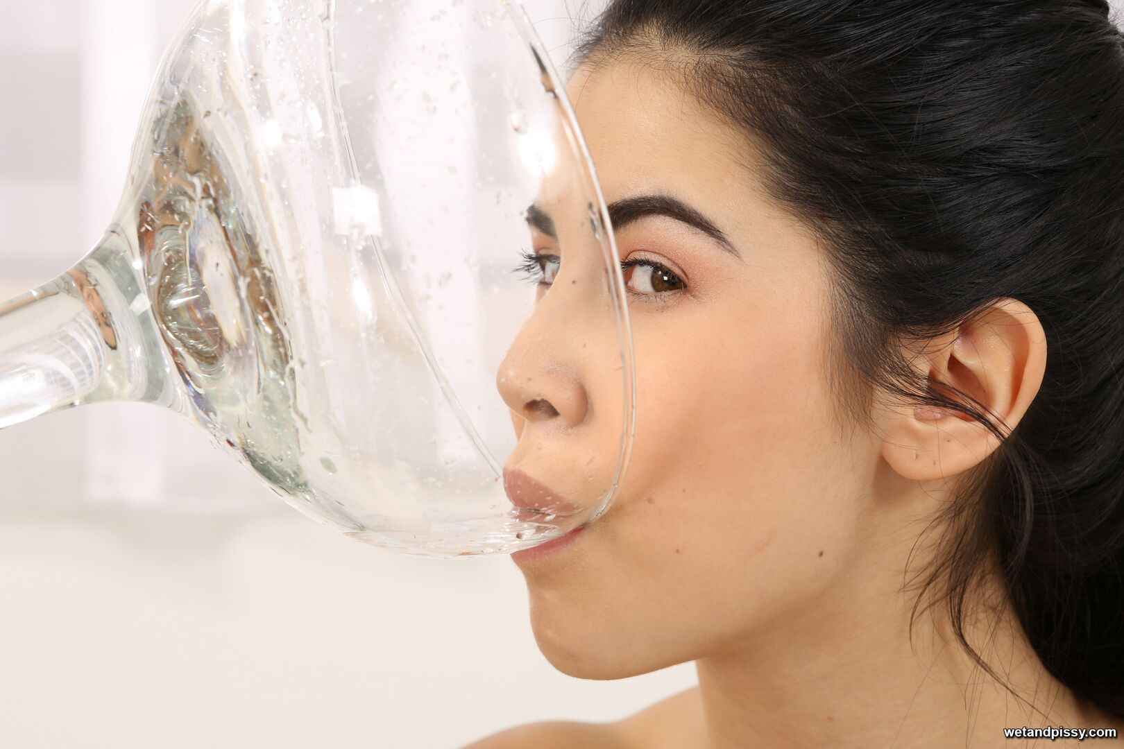 LADY DEE — SQUIRTING FUN