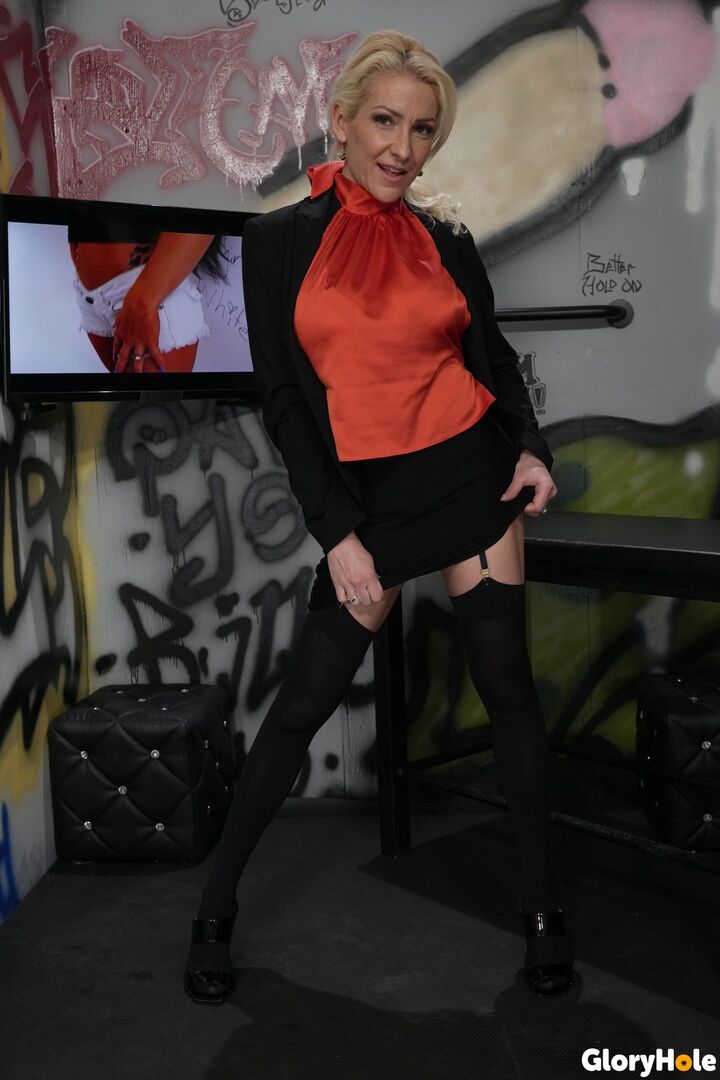 Gloryhole Fantasy With MILF Frenchy