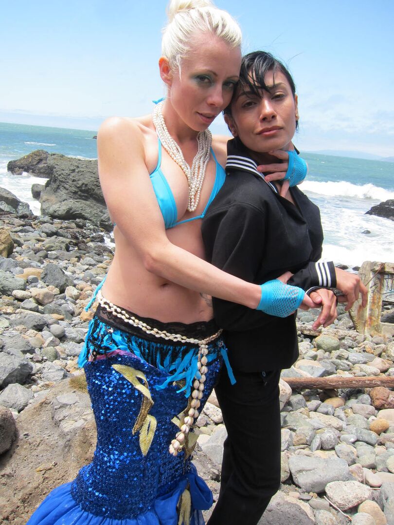 Lesbian Hotties Outdoor Sex