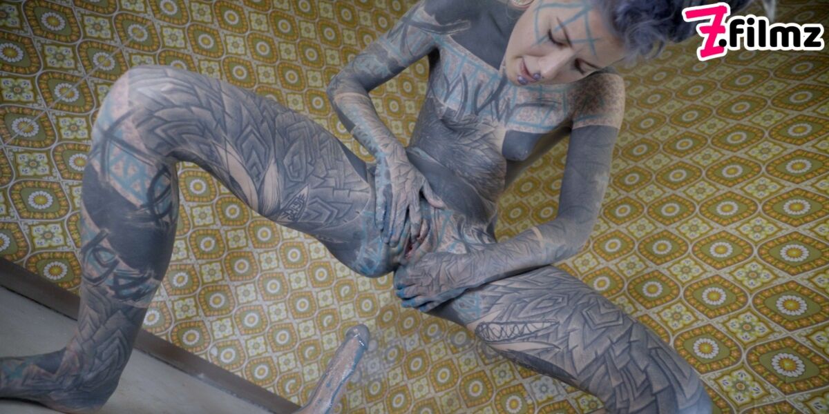Alternative TATTOO model masturbating with big toy