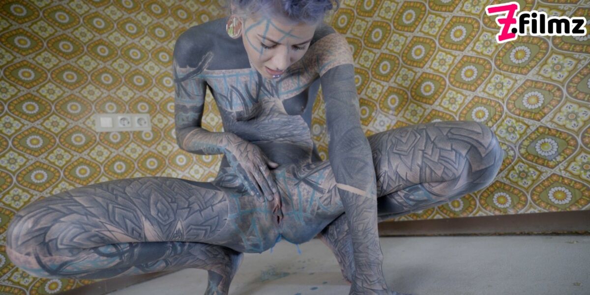 Alternative TATTOO model masturbating with big toy