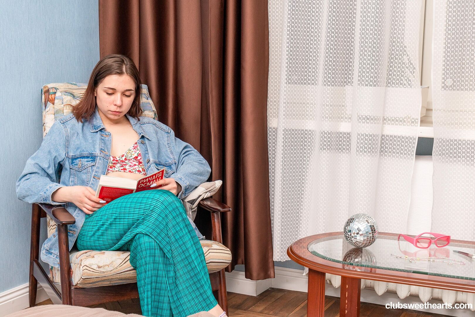 Reading makes Thea so hot