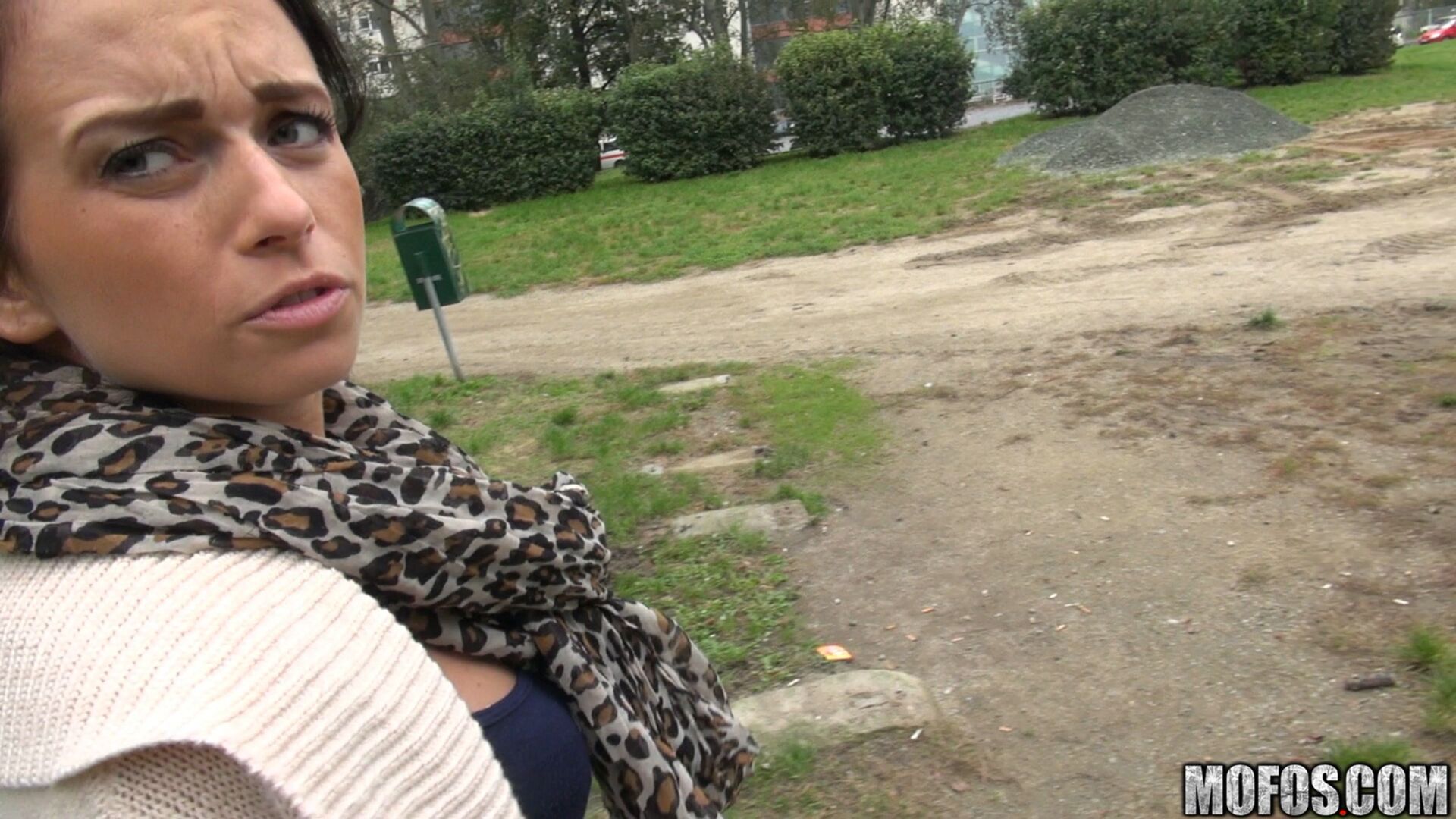 Juicy Butt GF Tries Anal