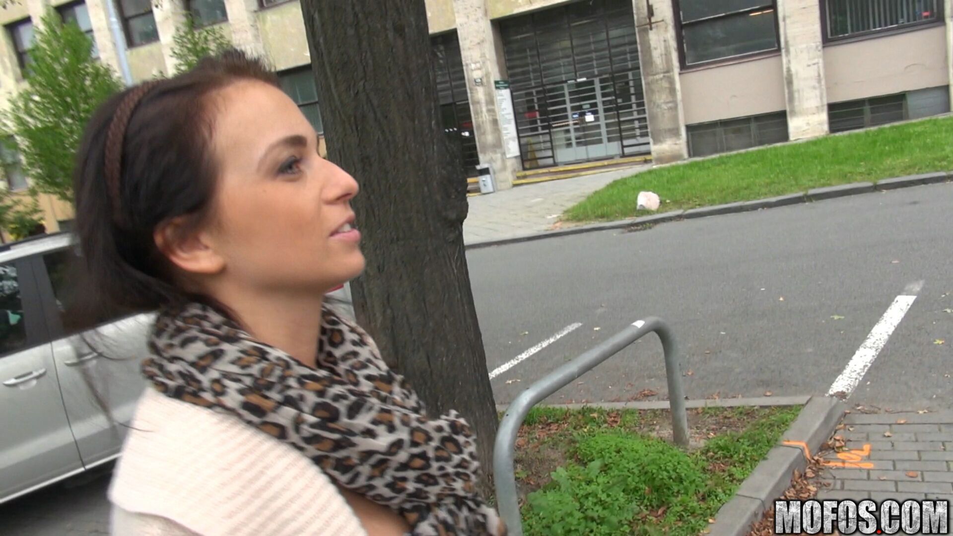 Juicy Butt GF Tries Anal