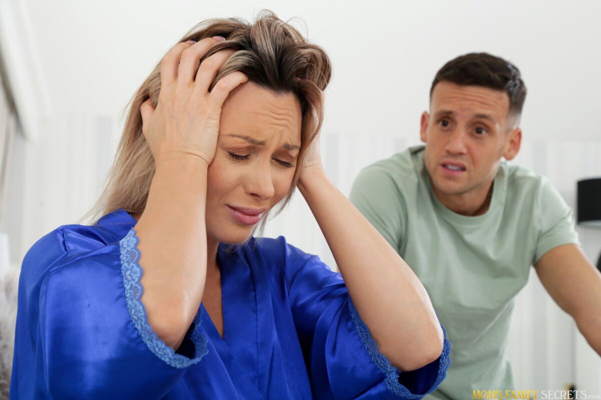 Stepmom Gets Caught - S4:E1