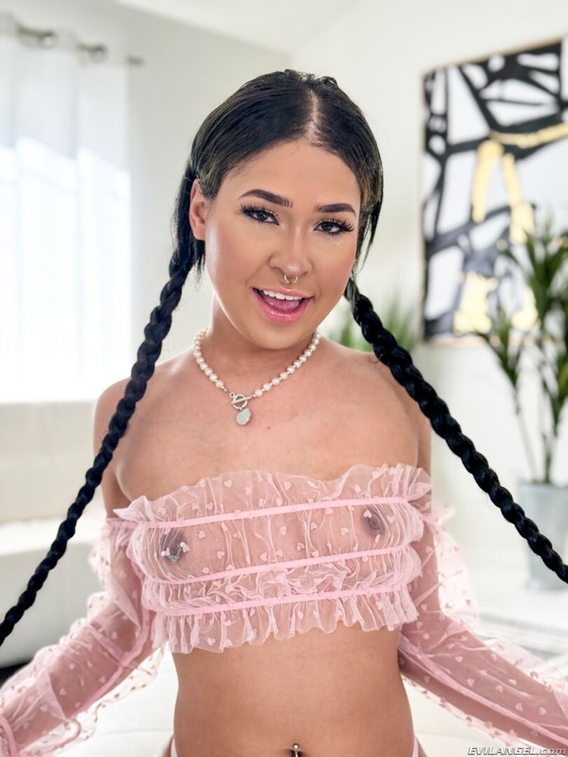 RYDER REY Young Cutie Dates Porn Pro