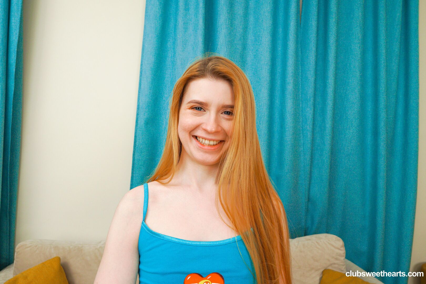 Flat chested Aliska knows what you want