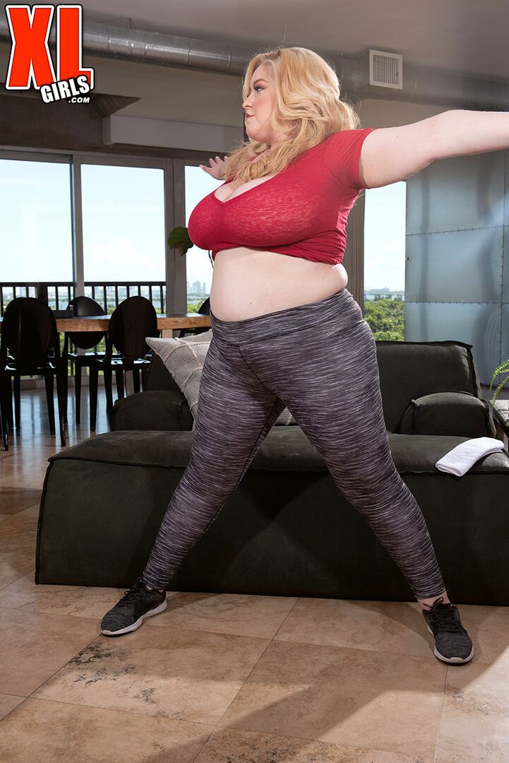 WORKOUT WITH MAE MONTGOMERY