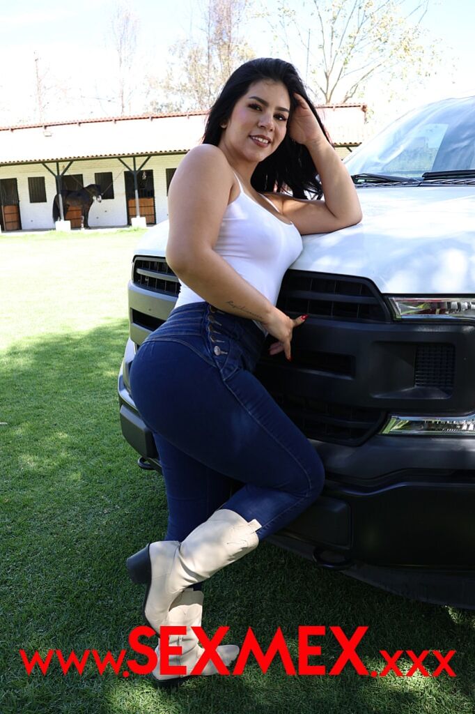 MILF PLEASES HER BOSS . ELIZABETH MARQUEZ