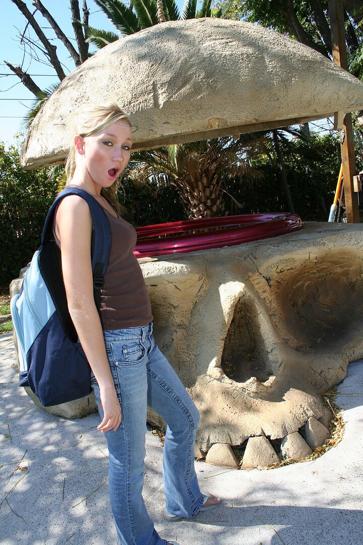 Madison Scott Gets A Facial In The Hot Tub