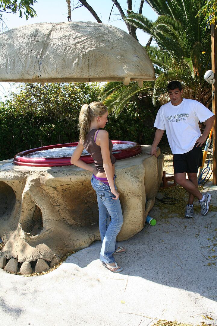 Madison Scott Gets A Facial In The Hot Tub